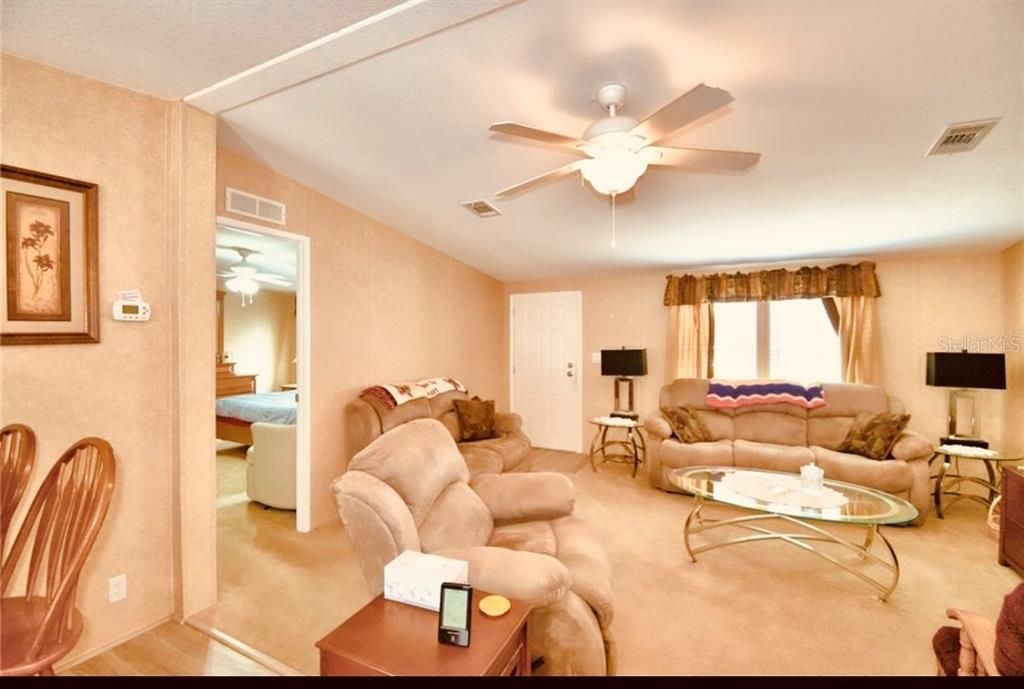 待售: $180,000 (3 贝兹, 2 浴室, 1080 平方英尺)