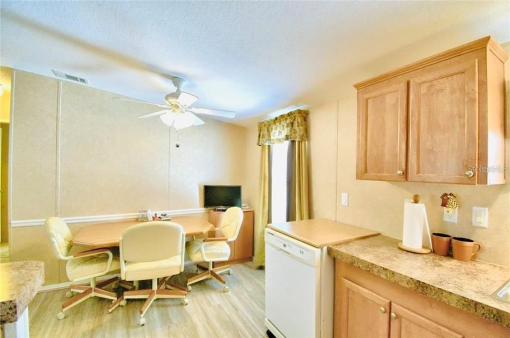 待售: $180,000 (3 贝兹, 2 浴室, 1080 平方英尺)