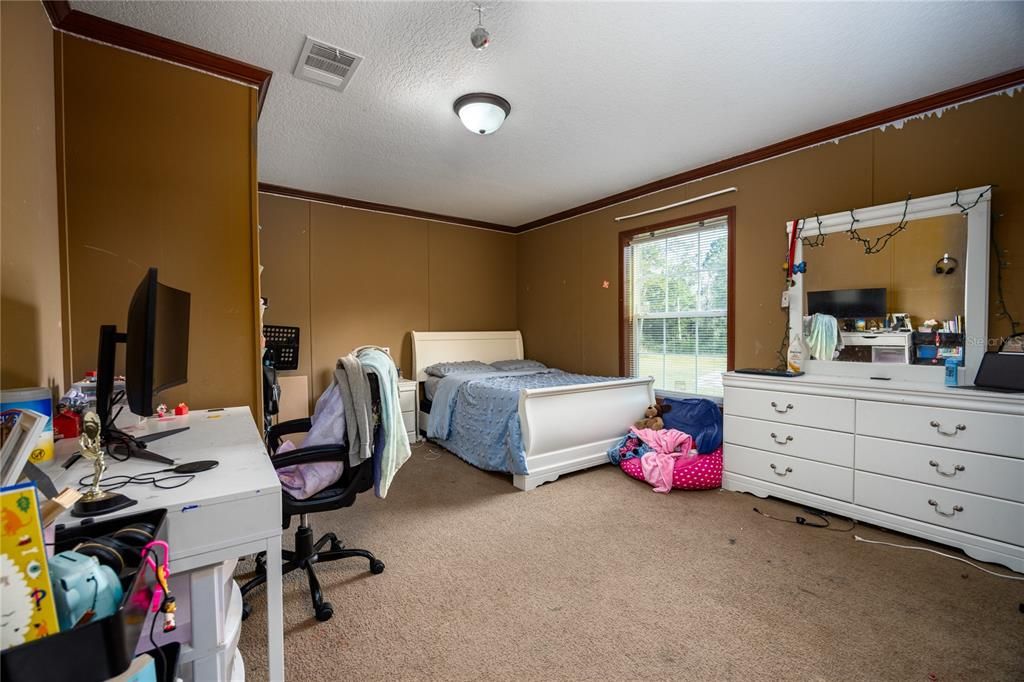 For Sale: $267,000 (4 beds, 3 baths, 2052 Square Feet)