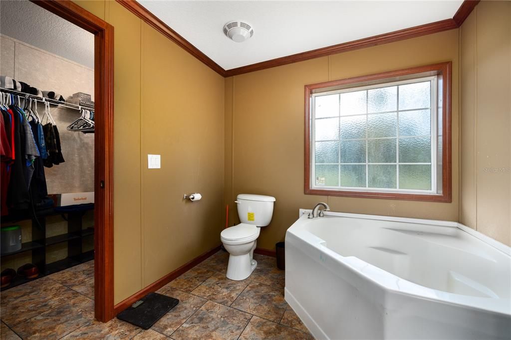 For Sale: $267,000 (4 beds, 3 baths, 2052 Square Feet)