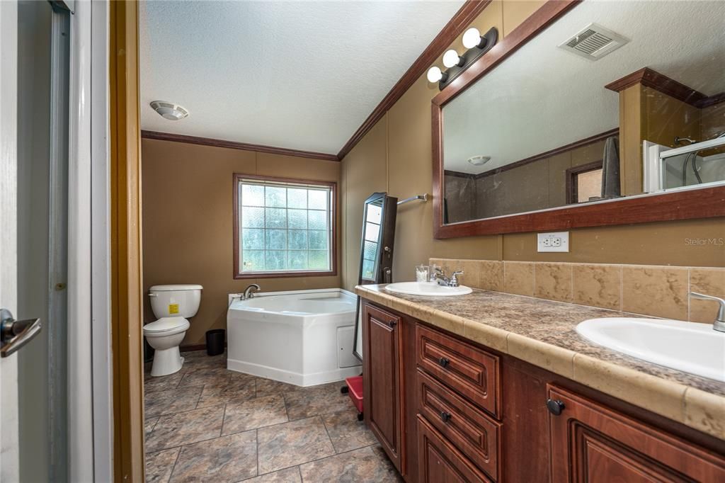 For Sale: $267,000 (4 beds, 3 baths, 2052 Square Feet)