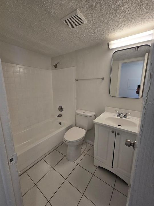 Active With Contract: $1,300 (2 beds, 1 baths, 705 Square Feet)