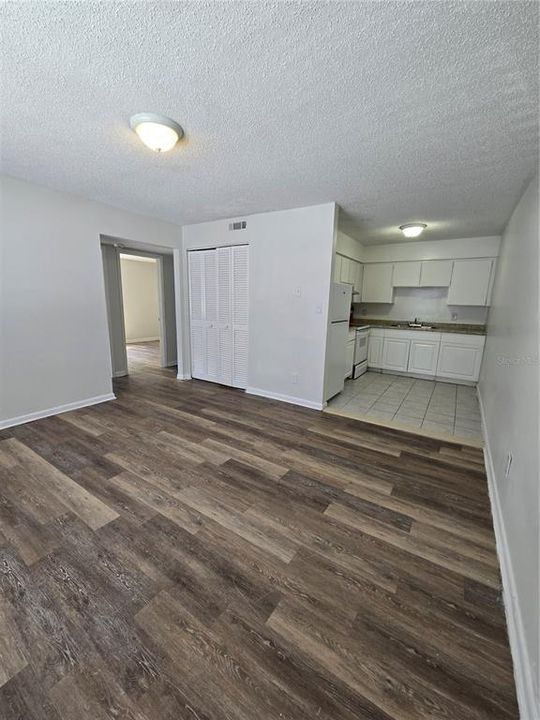 Active With Contract: $1,300 (2 beds, 1 baths, 705 Square Feet)
