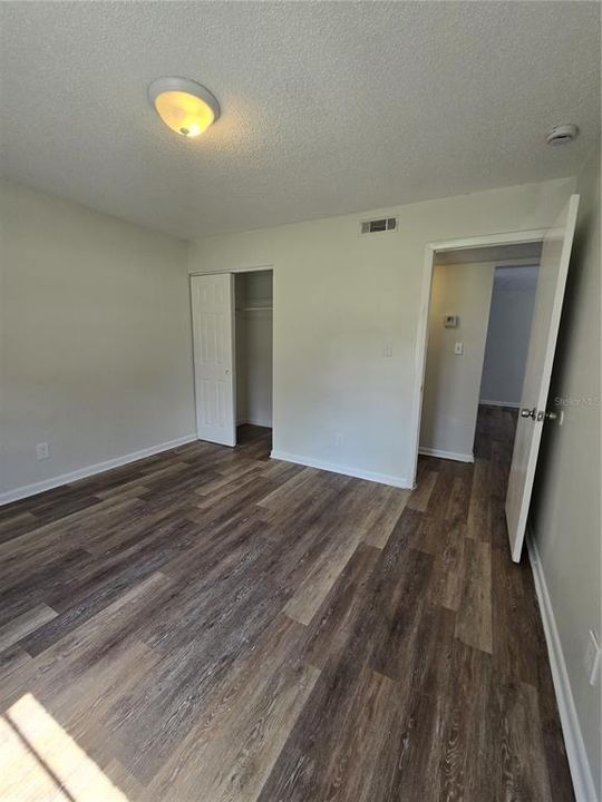Active With Contract: $1,300 (2 beds, 1 baths, 705 Square Feet)