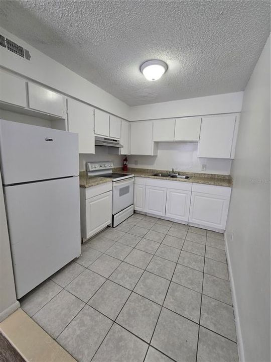 Active With Contract: $1,300 (2 beds, 1 baths, 705 Square Feet)