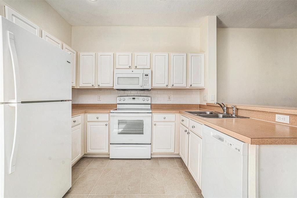 For Sale: $267,000 (2 beds, 2 baths, 1216 Square Feet)