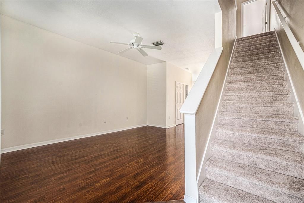 For Sale: $267,000 (2 beds, 2 baths, 1216 Square Feet)