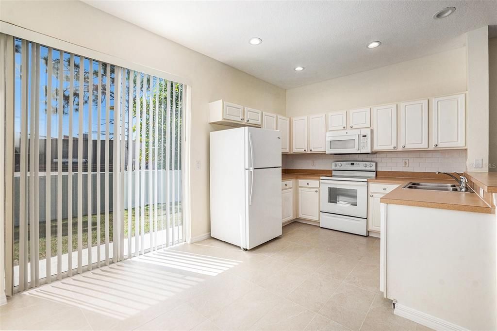 For Sale: $267,000 (2 beds, 2 baths, 1216 Square Feet)