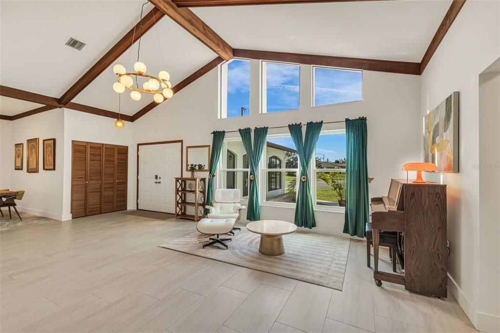 Activo con contrato: $499,999 (3 camas, 2 baños, 2978 Pies cuadrados)