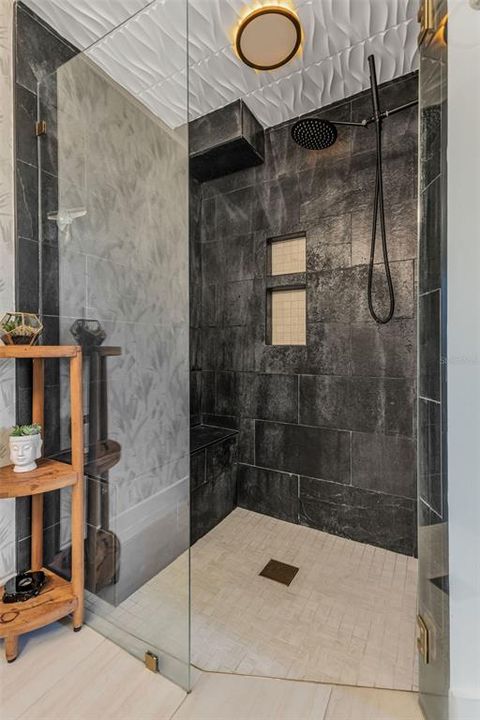 Activo con contrato: $499,999 (3 camas, 2 baños, 2978 Pies cuadrados)