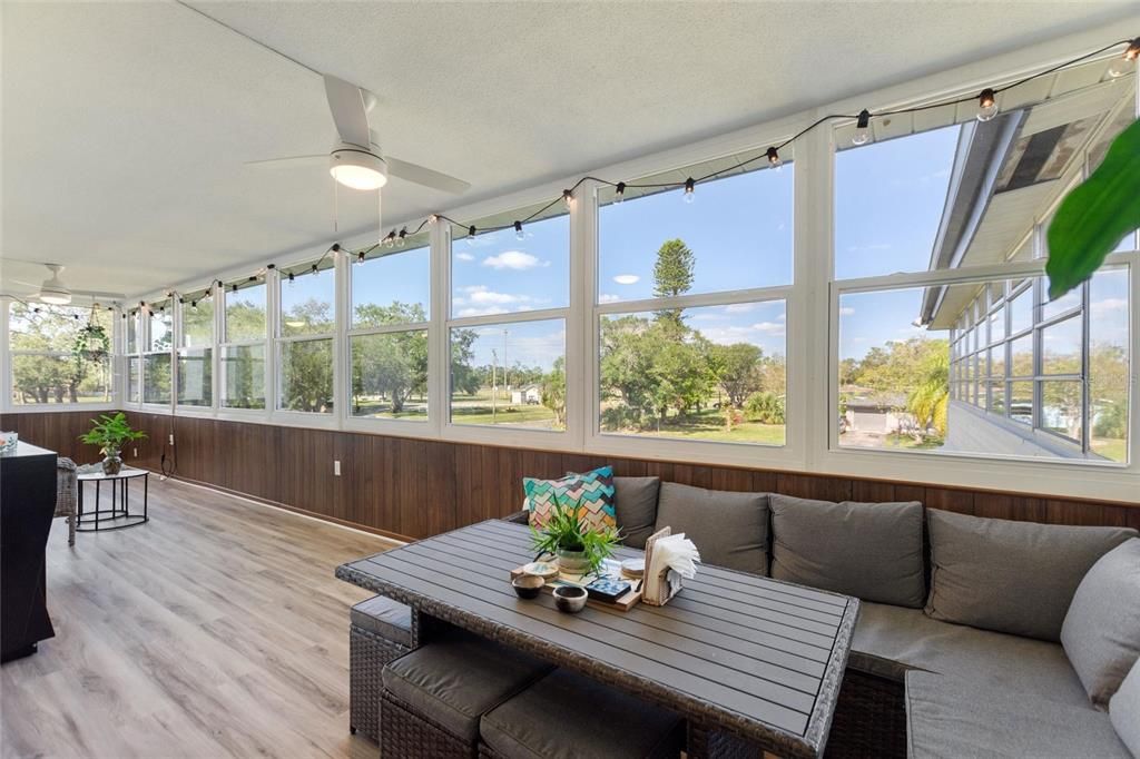 For Sale: $164,900 (2 beds, 2 baths, 940 Square Feet)