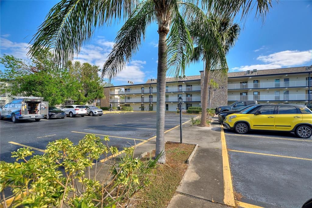 For Sale: $164,900 (2 beds, 2 baths, 940 Square Feet)