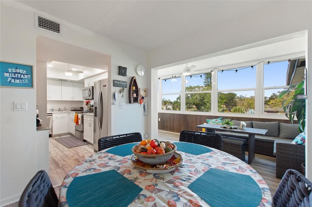 For Sale: $164,900 (2 beds, 2 baths, 940 Square Feet)