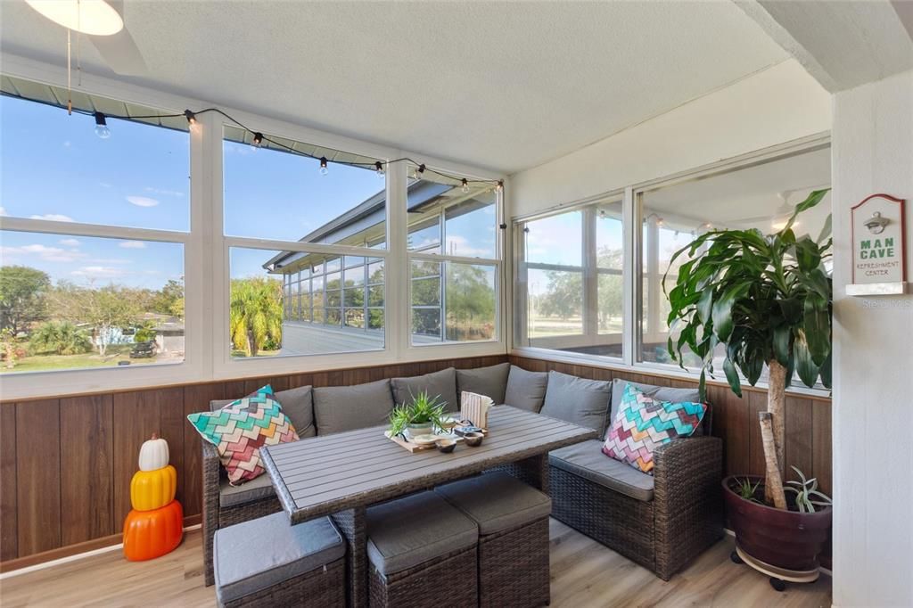 For Sale: $164,900 (2 beds, 2 baths, 940 Square Feet)