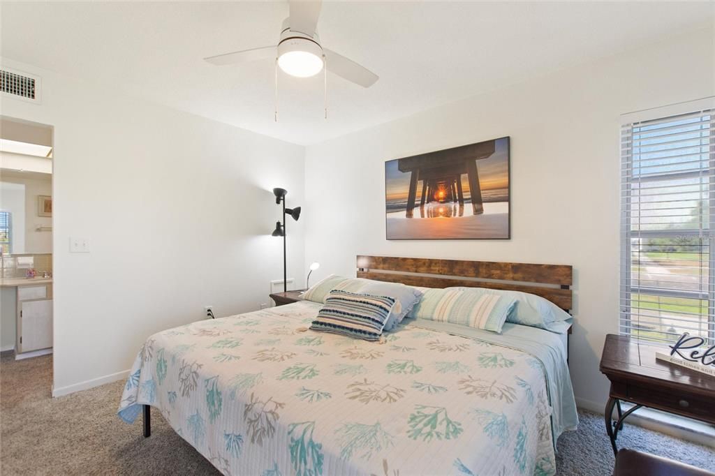 For Sale: $164,900 (2 beds, 2 baths, 940 Square Feet)