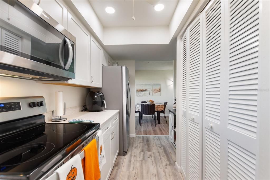 For Sale: $164,900 (2 beds, 2 baths, 940 Square Feet)