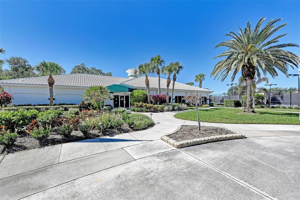 合同活跃: $719,900 (3 贝兹, 2 浴室, 2365 平方英尺)