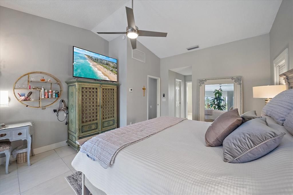 合同活跃: $719,900 (3 贝兹, 2 浴室, 2365 平方英尺)