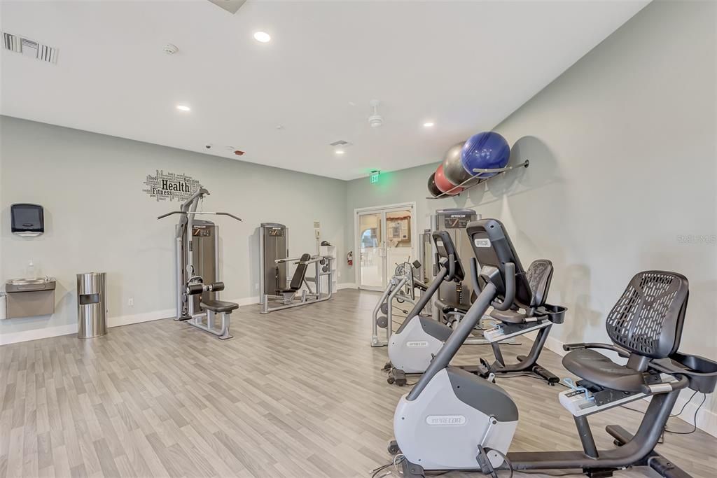 合同活跃: $719,900 (3 贝兹, 2 浴室, 2365 平方英尺)