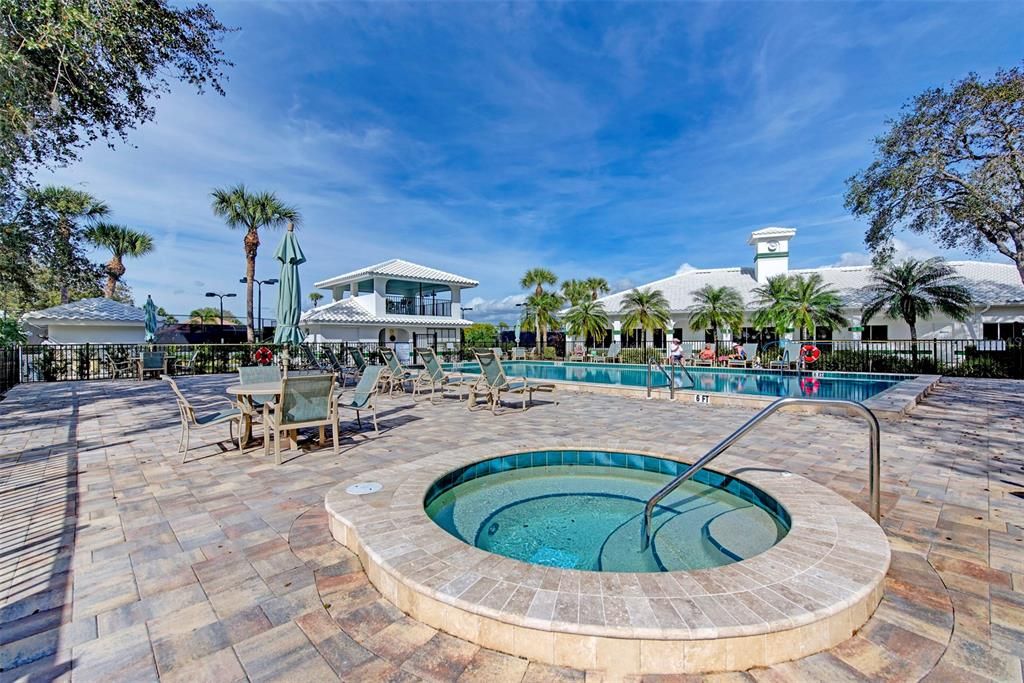 合同活跃: $719,900 (3 贝兹, 2 浴室, 2365 平方英尺)