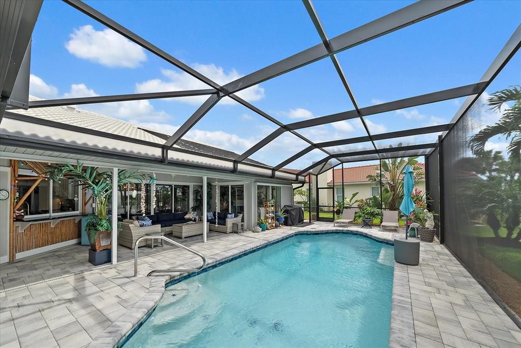 合同活跃: $719,900 (3 贝兹, 2 浴室, 2365 平方英尺)