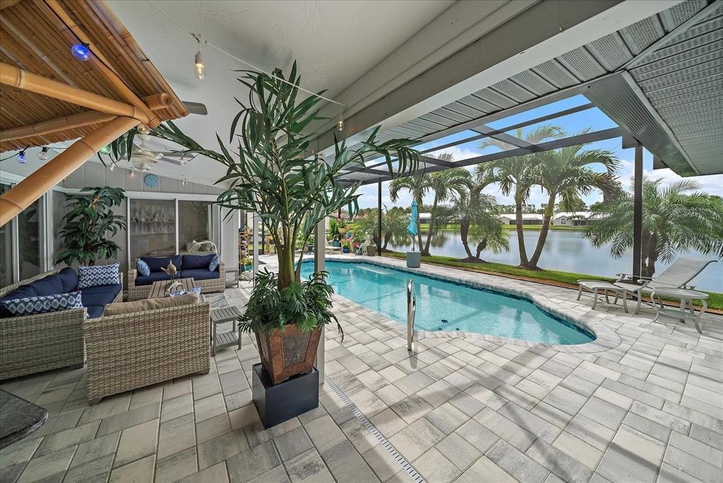 合同活跃: $719,900 (3 贝兹, 2 浴室, 2365 平方英尺)