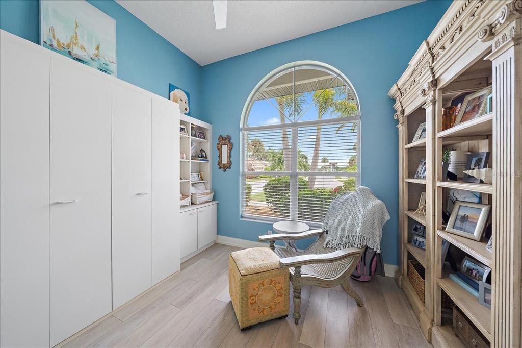 合同活跃: $719,900 (3 贝兹, 2 浴室, 2365 平方英尺)