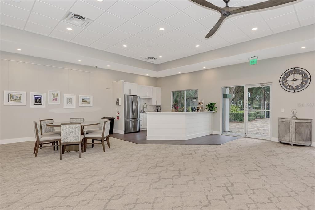 合同活跃: $719,900 (3 贝兹, 2 浴室, 2365 平方英尺)