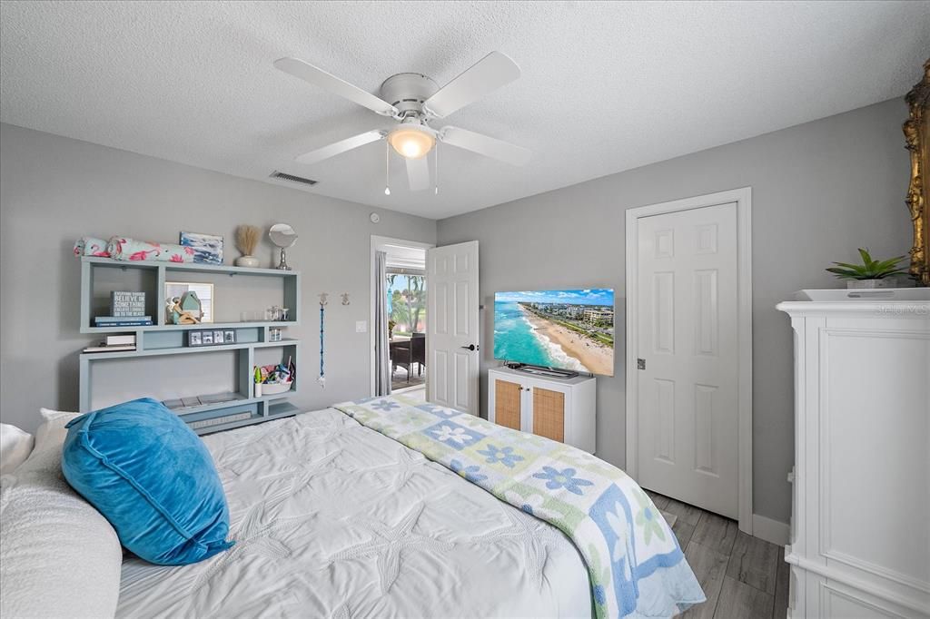 合同活跃: $719,900 (3 贝兹, 2 浴室, 2365 平方英尺)