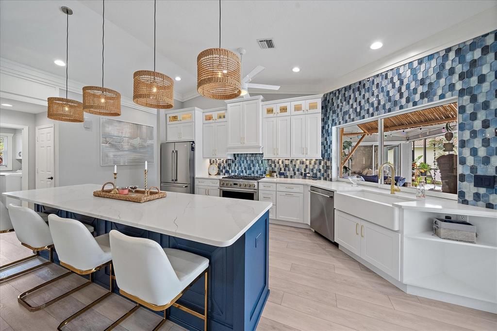 合同活跃: $719,900 (3 贝兹, 2 浴室, 2365 平方英尺)