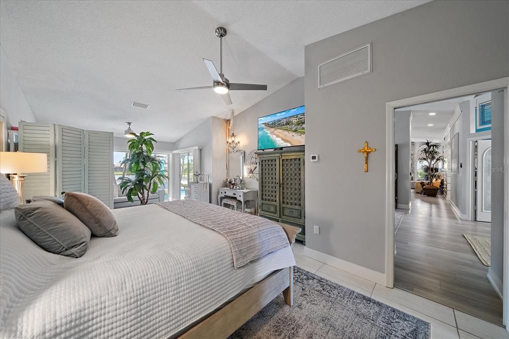 合同活跃: $719,900 (3 贝兹, 2 浴室, 2365 平方英尺)