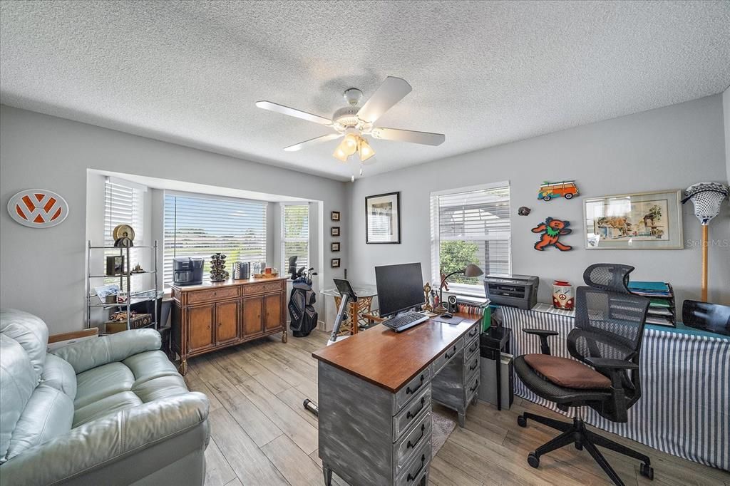 合同活跃: $719,900 (3 贝兹, 2 浴室, 2365 平方英尺)