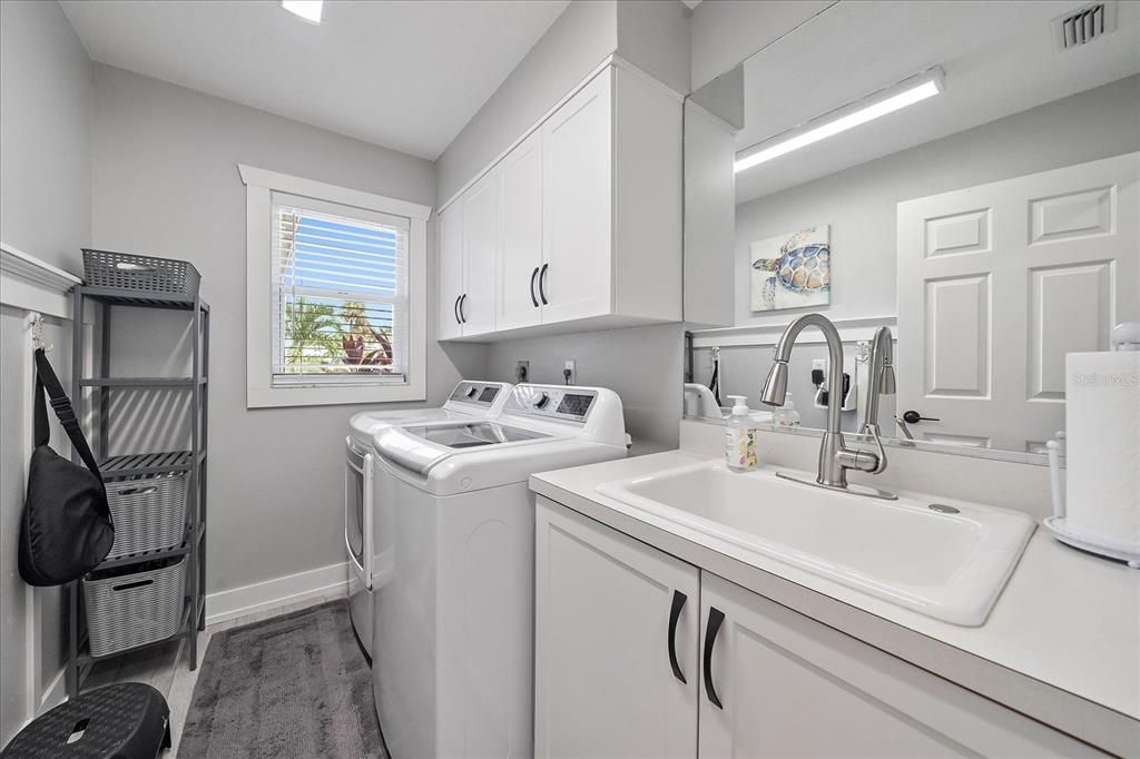 合同活跃: $719,900 (3 贝兹, 2 浴室, 2365 平方英尺)