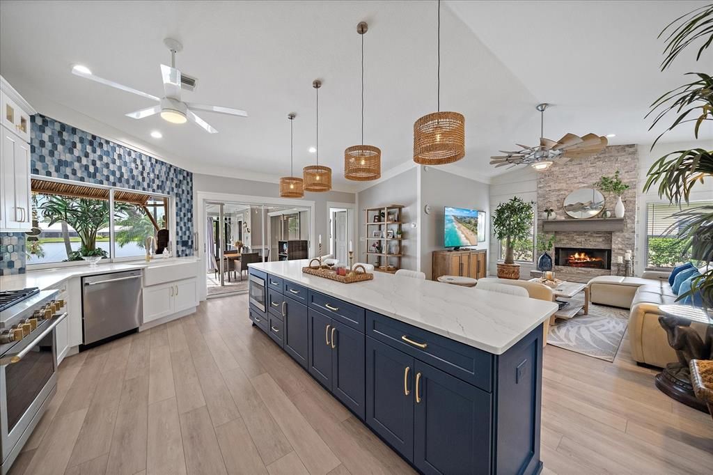 合同活跃: $719,900 (3 贝兹, 2 浴室, 2365 平方英尺)