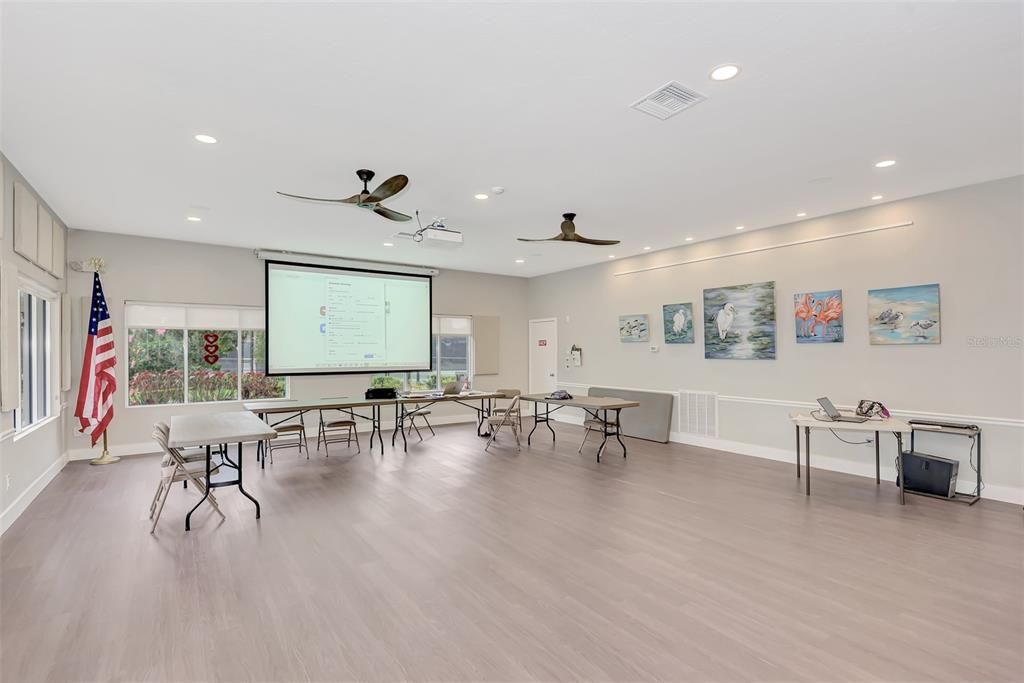 合同活跃: $719,900 (3 贝兹, 2 浴室, 2365 平方英尺)