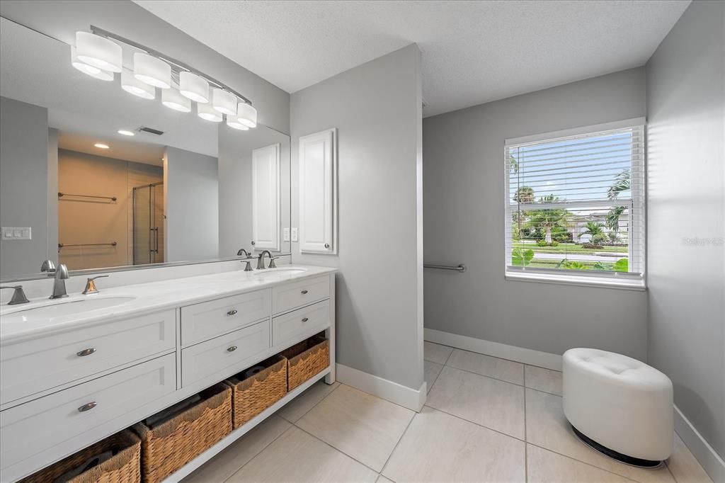 合同活跃: $719,900 (3 贝兹, 2 浴室, 2365 平方英尺)