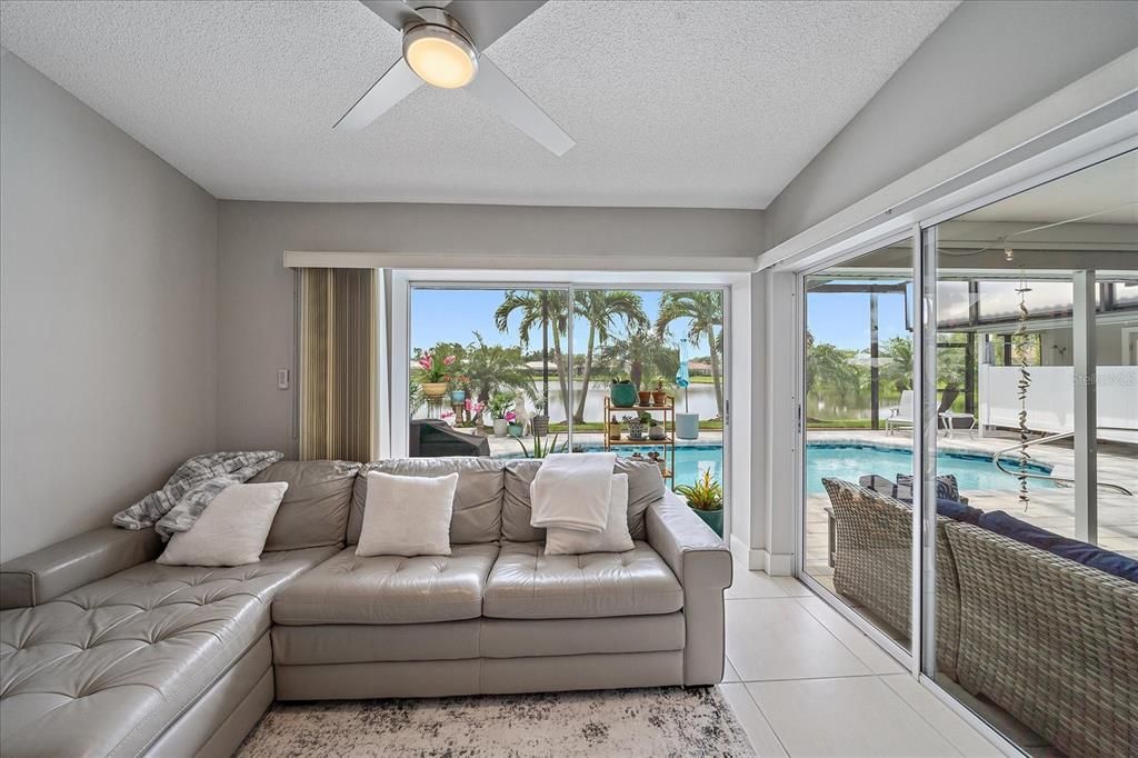 合同活跃: $719,900 (3 贝兹, 2 浴室, 2365 平方英尺)