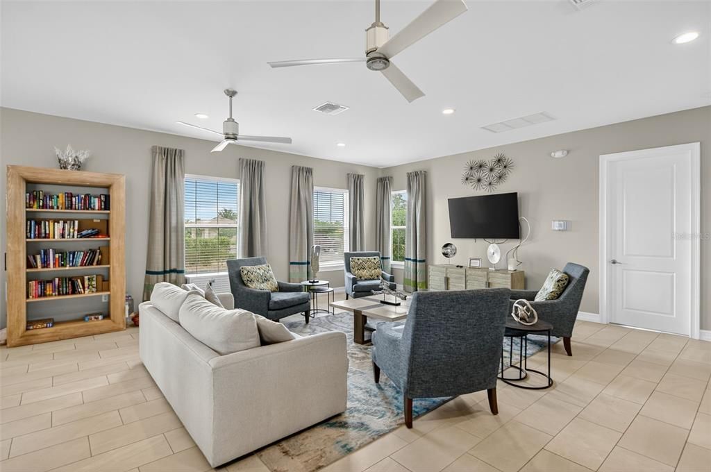 Под контрактом: $309,000 (2 спален, 2 ванн, 1516 Квадратных фут)