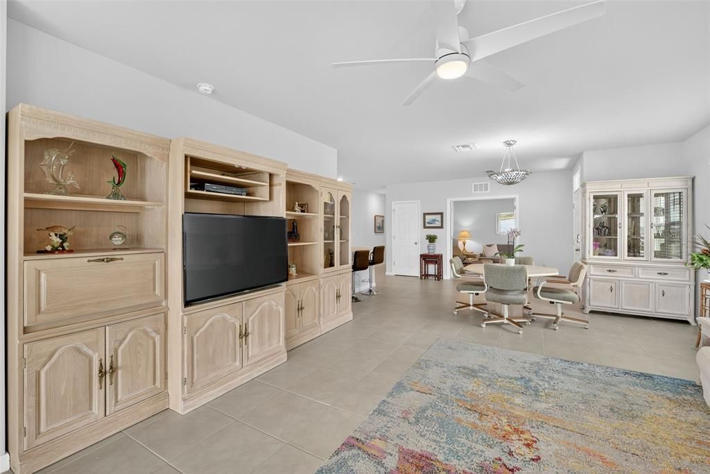 Под контрактом: $309,000 (2 спален, 2 ванн, 1516 Квадратных фут)