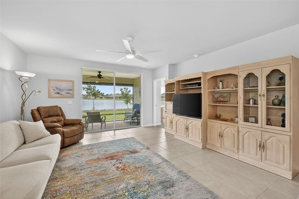 Под контрактом: $309,000 (2 спален, 2 ванн, 1516 Квадратных фут)