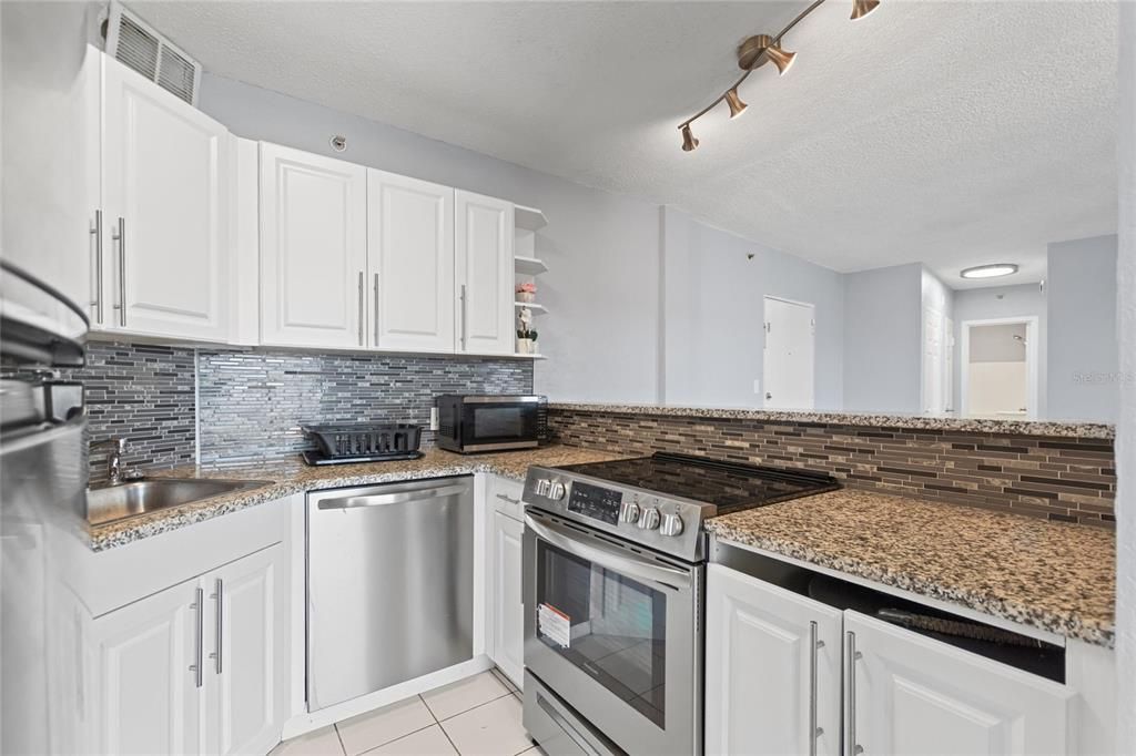 出租: $1,400 (1 贝兹, 1 浴室, 708 平方英尺)