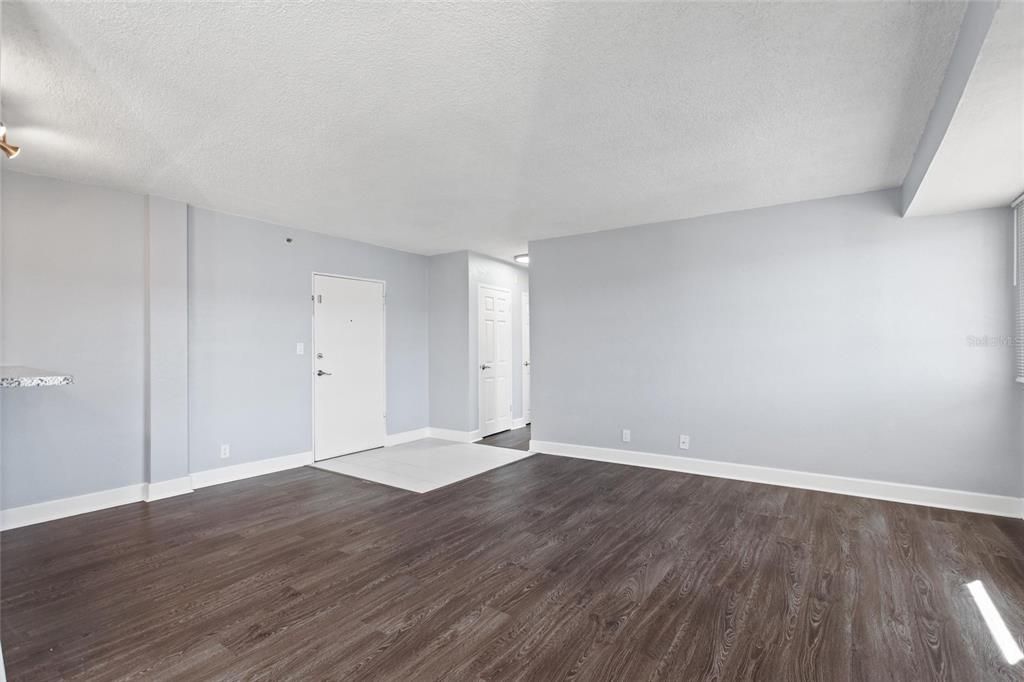 出租: $1,400 (1 贝兹, 1 浴室, 708 平方英尺)