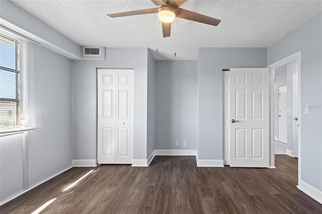 出租: $1,400 (1 贝兹, 1 浴室, 708 平方英尺)