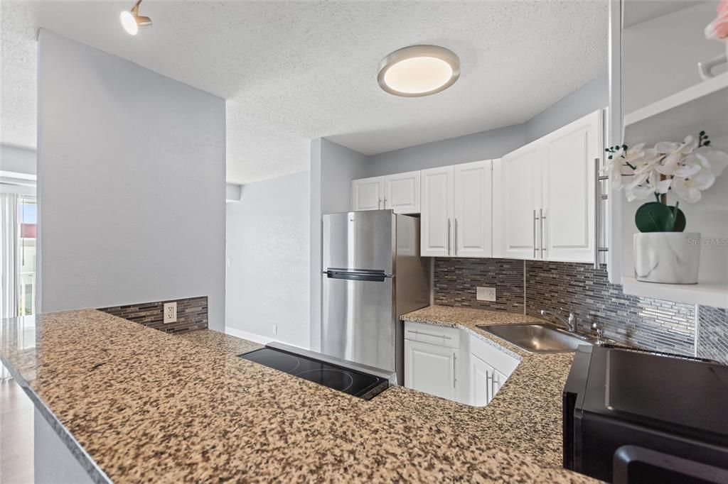 出租: $1,400 (1 贝兹, 1 浴室, 708 平方英尺)