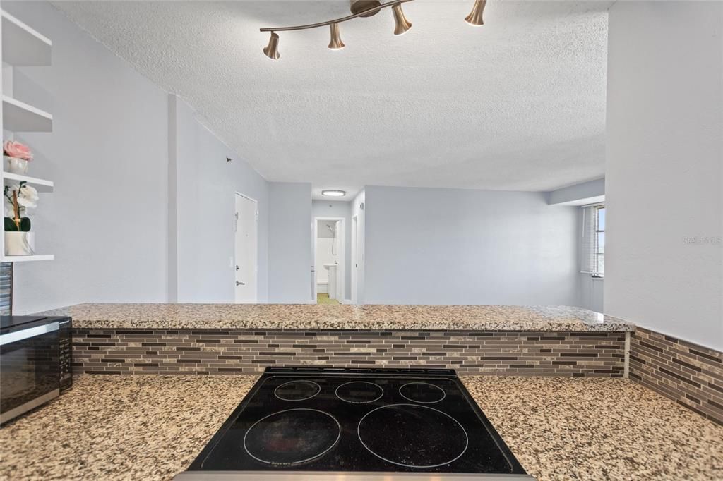 出租: $1,400 (1 贝兹, 1 浴室, 708 平方英尺)