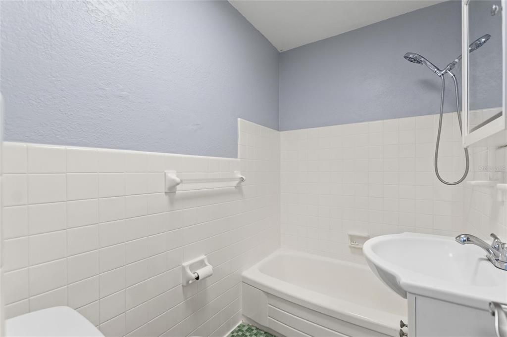 出租: $1,400 (1 贝兹, 1 浴室, 708 平方英尺)