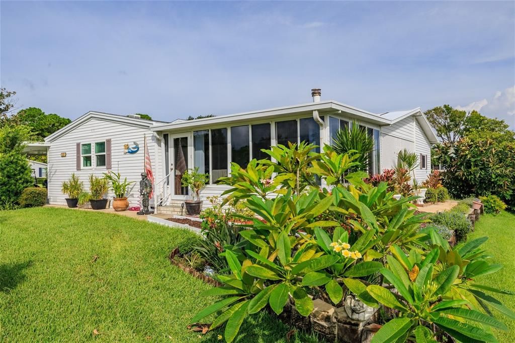 Active With Contract: $319,999 (3 beds, 2 baths, 2102 Square Feet)