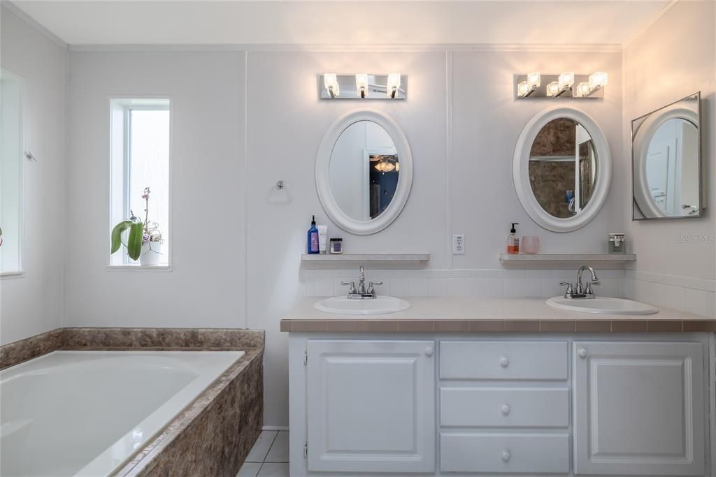 Active With Contract: $319,999 (3 beds, 2 baths, 2102 Square Feet)