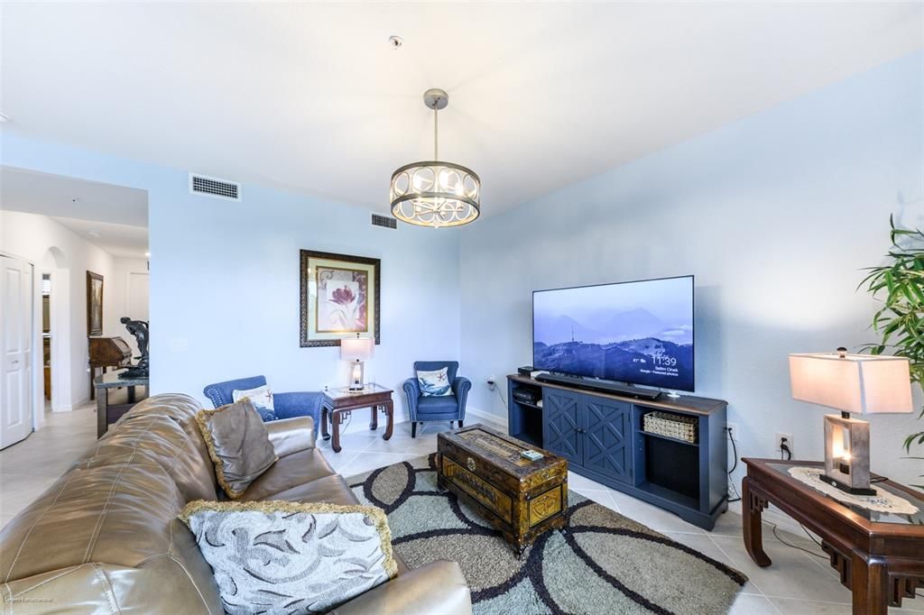 For Rent: $3,500 (2 beds, 2 baths, 1198 Square Feet)