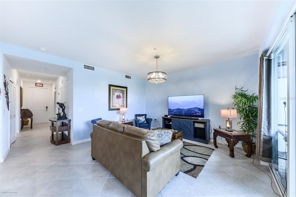 For Rent: $3,500 (2 beds, 2 baths, 1198 Square Feet)